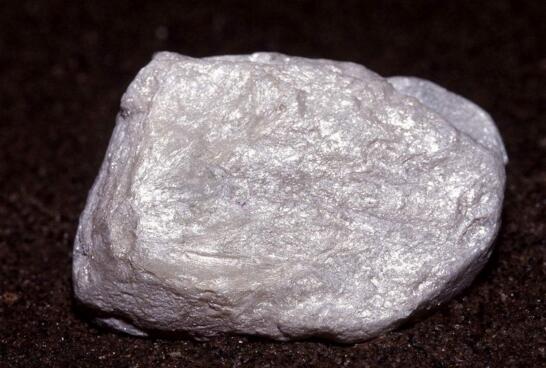 世界上最软的石头,滑石用手指就可以刮下粉末